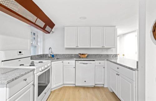 8BR 3BA Classic by Tropicana, Boardwalk, Beach - Foto 12