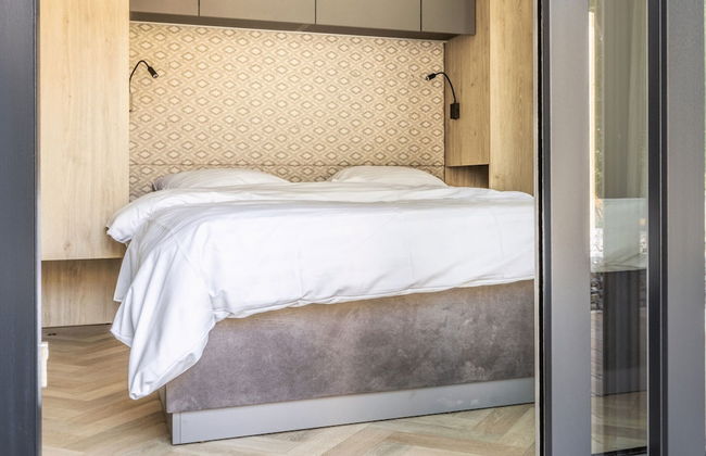 Modern Chalet in a Holiday Park - Photo 2