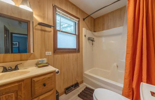 Silver Woods - New Vacation Rental - Lake Access Half a Mile away - Foto 13