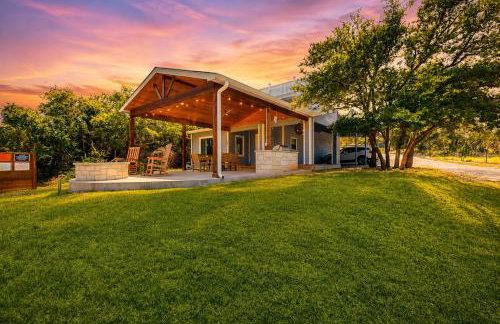 Lovely home on 2+ acres with views, firepit & outdoor kitchen - wedding perfect - Photo 26