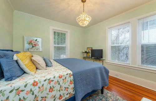Bohemian Family Friendly 2BR Home-Near Biltmore - Foto 9