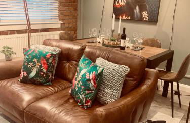 The Fifth Quarters, Grade II Listed Apartment, The Lace Market, NG1, City Centre, Nottingham, Sleeps 4 - Photo 29