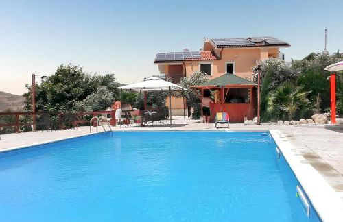 Spacious villa with private pool and stunning views - Foto 1