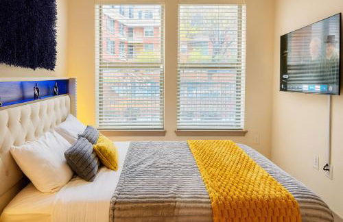 Lux Modern Apartment with Pool View & Prime Location - Foto 24