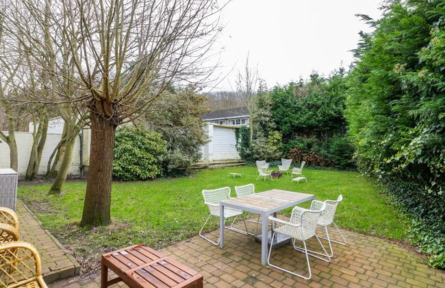 Beautiful Bungalow With Garden - Photo 13