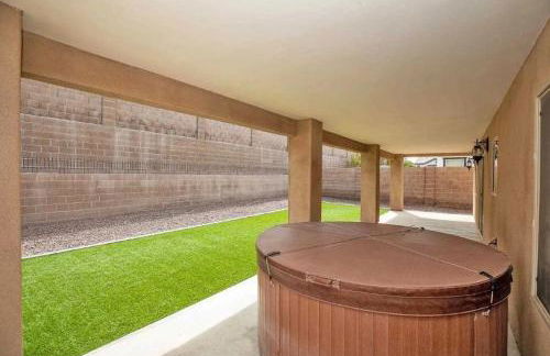 King Bed - Hot Tub, 3 Queens, Home away from home - Foto 22