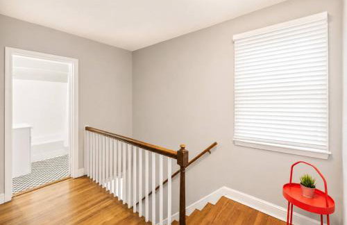 Stately 5BR Historic Retreat - CozySuites - Foto 21