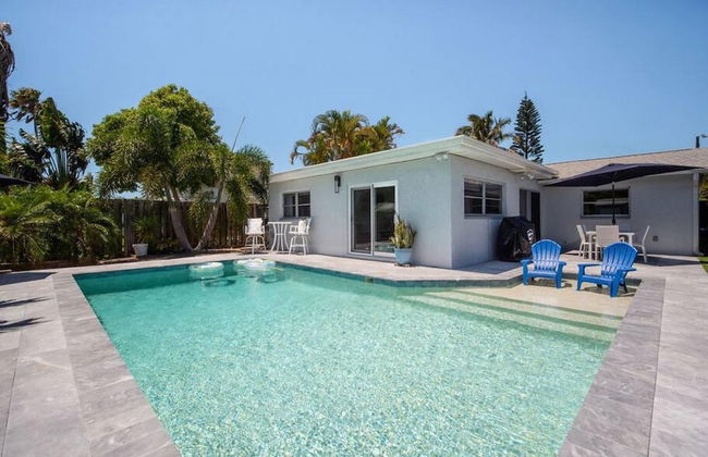 Steps to Beach Heated Pool - Foto 28