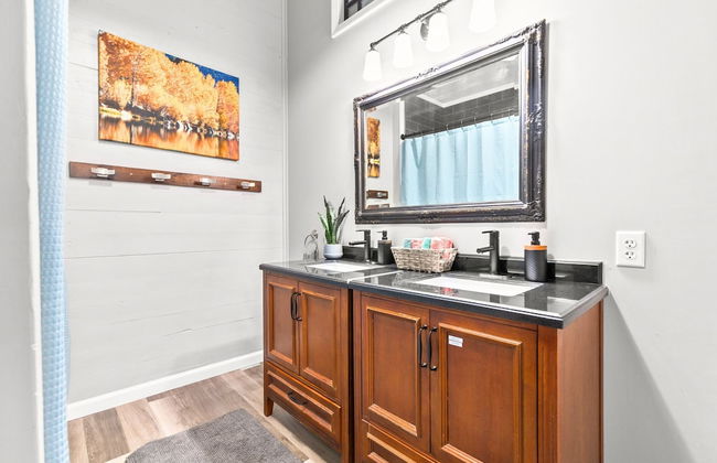 The Waterfront - Waterslide Game Room Sleeps 26 - Foto 28