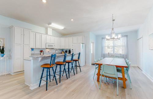 Dog & wedding-friendly home with private pool bikes & beach gear - Foto 7