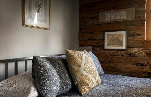 Riverfront Log Cabin w Fireplace Grill & Fire Pit - Foto 24