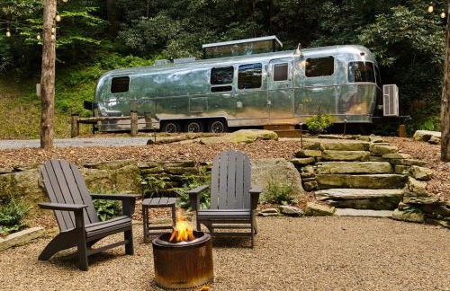 Airstream w Bathtub, River, & Hot Tub - Foto 1