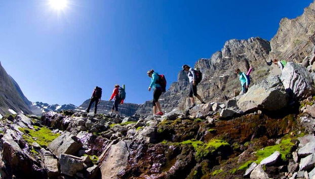 Haciendo senderismo por las Montañas Rocosas
