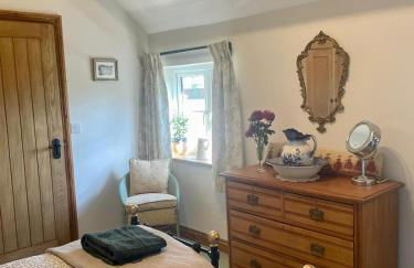 The Old Smithy, beautifully restored cottage in Carreghofa, near Llanymynech - Photo 16