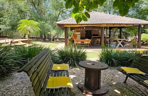 Charme de um típico chalé de campo com lareira. - Foto 50