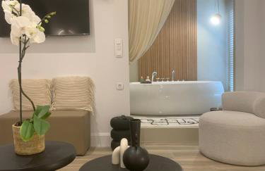 Khroma Luxury Suite 1 Beach front apartment - Photo 31