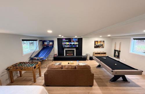 Huge Private Suite with Pool Table, Sauna & Fire Pit - Foto 1