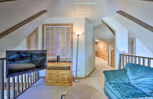 Less Than 1 Mi to Dtwn! Lakefront Manitou Cottage - Foto 10