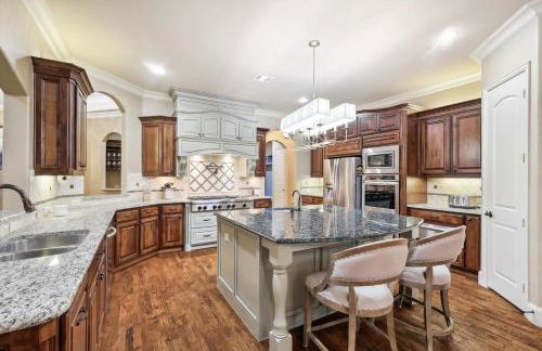 Lakefront Mansion with Pool and Cinema - Foto 11