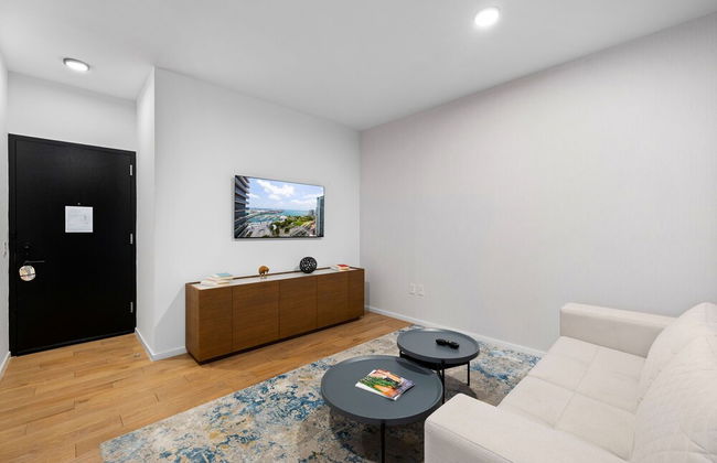 Apt with Stunning View at Downtown Miami - Photo 18