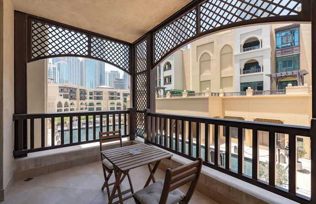 Lux BnB I Souk Al Bahar I Burj Khalifa Views - Photo 25