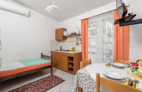 1 Bedroom Stunning Apartment In Bosana - Photo 5