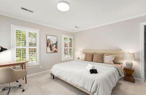 The Greensboro Manor HotTub FirePit Basketball 15 Min To Sedgefield CC - Photo 9