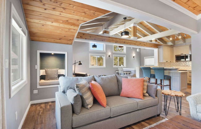 Alpine Chalet Nature Lovers Rejoice! Chic 4 BDR - Photo 15