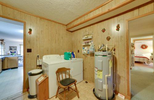 Peaceful Hazel Cottage with Deck and Yard! - Foto 24