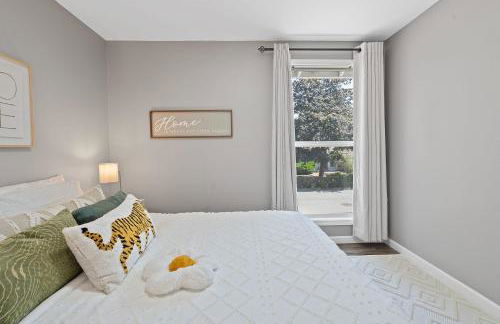 Chic Kirkland Home Overlooking Windsor Vista Park - Photo 27