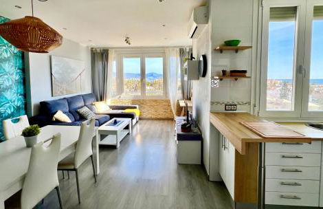 Espectacular apartamento junto al mar, con piscina en Málaga - Photo 1