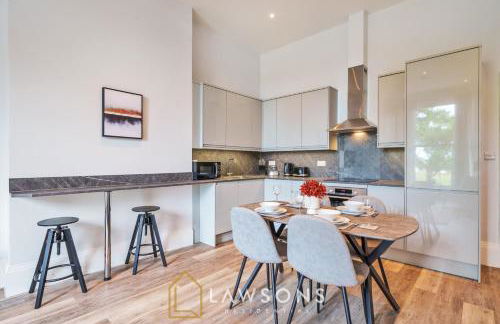 3-Bed, 3-Bath Apartment with Southsea Common Views - Photo 6