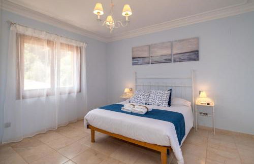 Villa with private pool and tennis court 150 metres from the sea-Villa el Olivo - Photo 23