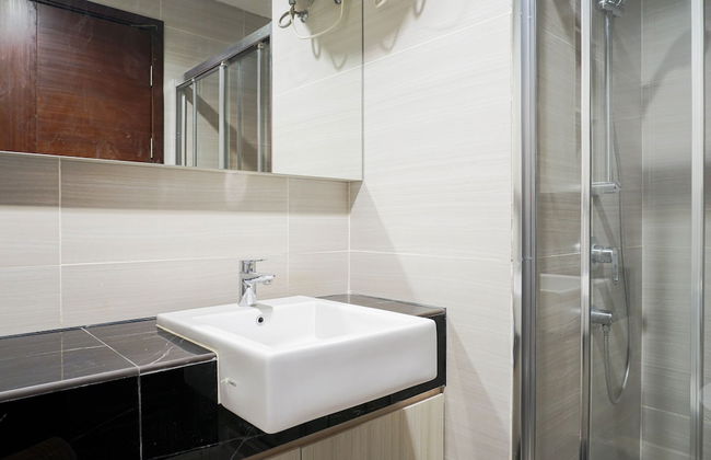 Relax and Comfy with Pool View @ Studio West Vista Apartment - Photo 8