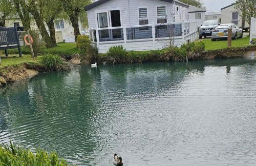 Premium Caravan - Sleeps 6 - Parking - Pool - Foto 14