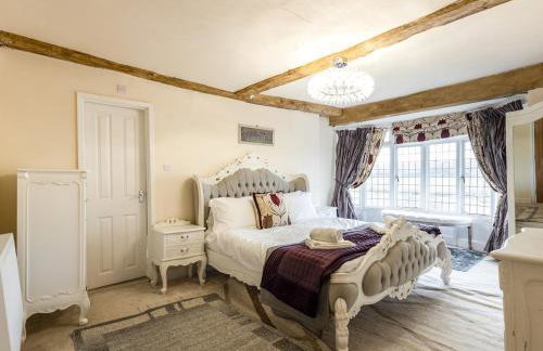 Riverside Manor - Photo 1