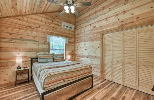 Cozy Cabin Firepit and Grill & 10 Mins to Main St - Foto 26