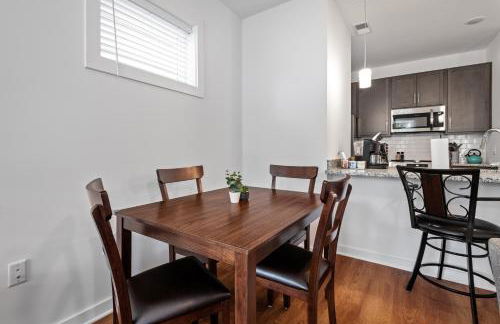 Charming Duplex Retreat in Old Town Manchester, VA - Foto 8