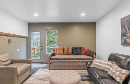 Peaceful Treehouse-Style Stay with Sauna Fire Pit Forest Views Near the Coast The Treehouse by AvantStay - Foto 19