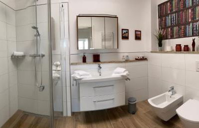 Port Marina "Schlagseite" - Foto 14