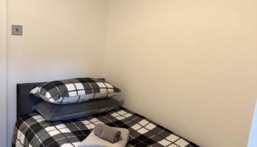 George Street Flat - Photo 4