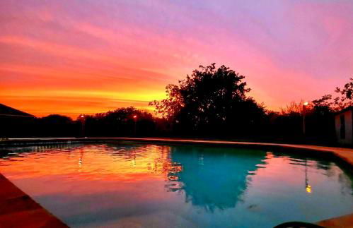 Peaceful Family Retreat Near AT&T Stadium, Texas Rangers, Six Flags, Epic Waters Indoor Waterpark, DFW Airport & More! - Foto 1