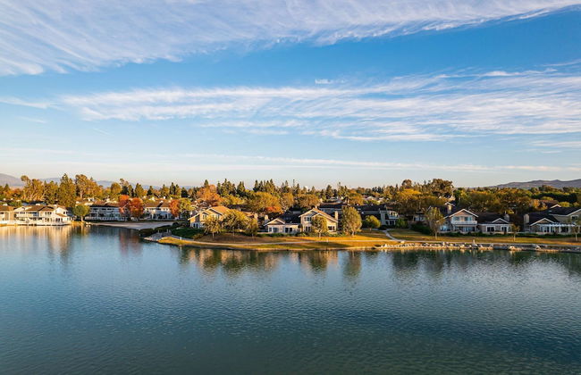 Waterfront Retreat With Stunning Views Modern Co - Foto 8