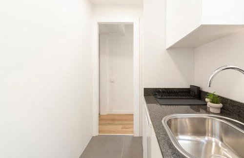 AB Poble Sec - Plaza España - Foto 18