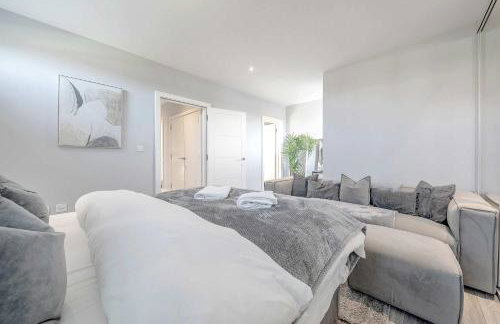 Beautiful 2BR Penthouse Ideal For Families By Charles Richardson ltd Short Term Rentals Couldson - Foto 16