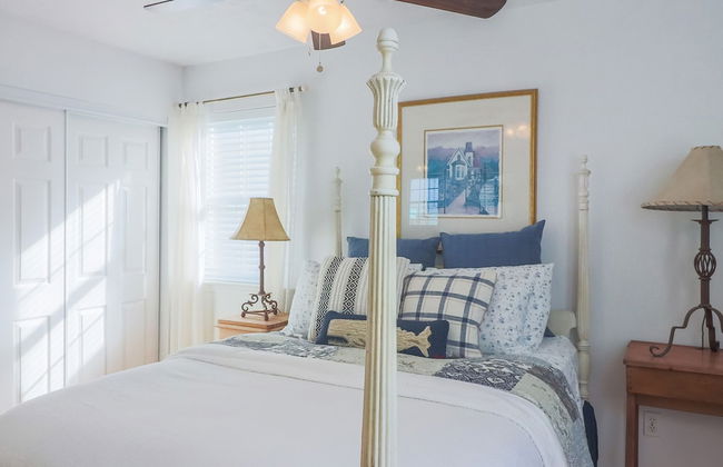 2nd Row Beach Home Ocean Views Old School Vibes - 1 min Walk to Sunny Beach - Foto 22