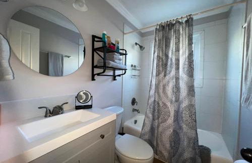 Two bedroom apt with desk washer dryer & pool - Foto 16