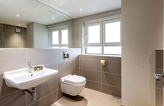 City Relay Sleek Apartment in Belgravia - Photo 19