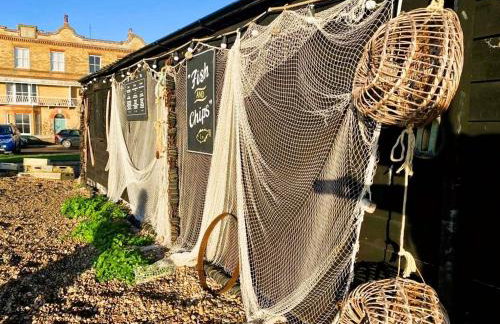 Beautiful Immaculate Aldeburgh cottage, free parking, sunny outdoor space, dog friendly - perfect for Spring seaside escapes - Foto 22