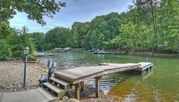 Waterfront 1-acre Private Dock, Hot Tub, Firepit Bankhead Lodge by Avantstay - Foto 2, Interior